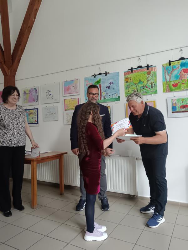 Kertészkedik a család