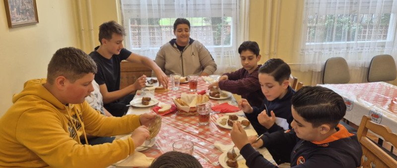 Gyermek kolbászkészítő „tanfolyam”